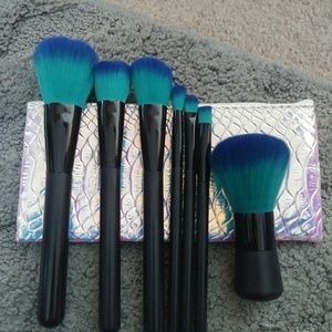 Makeup Brush Set w/ Bag